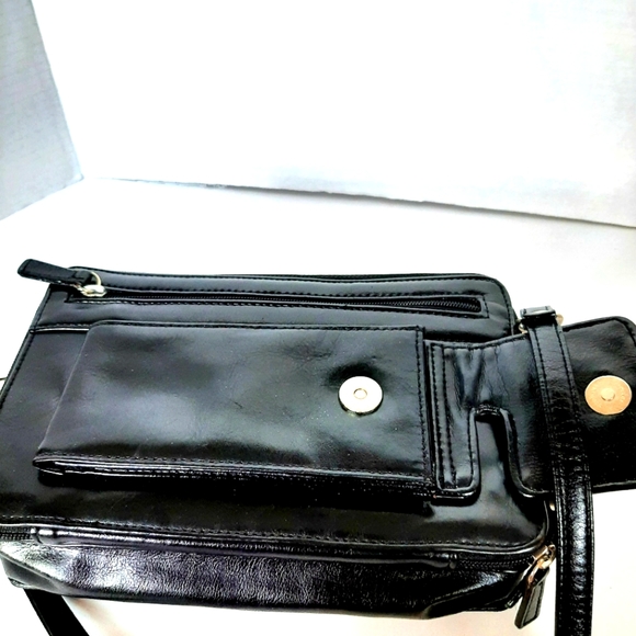 Diverso Leather Crossbody Bag - Picture 6 of 11